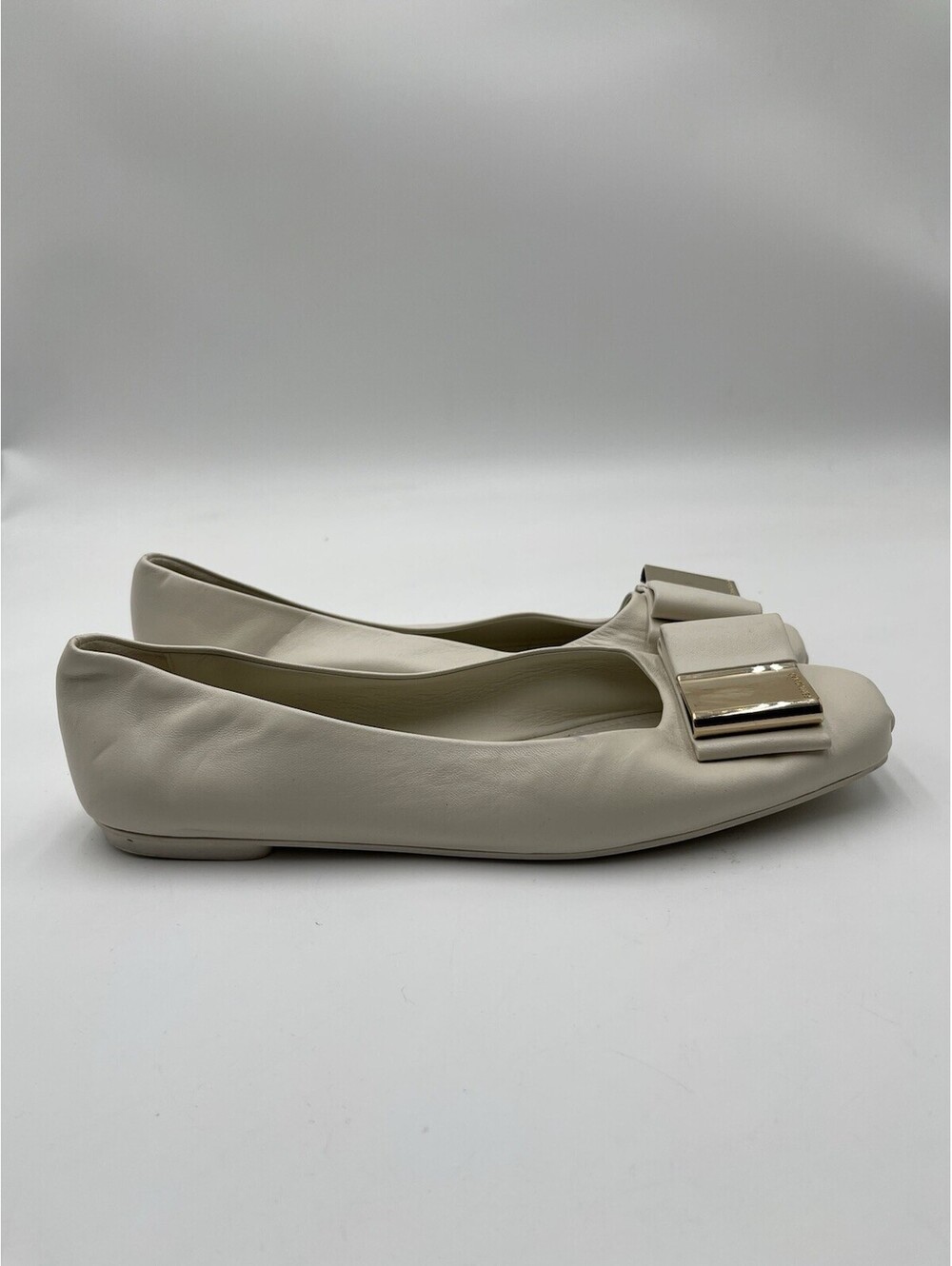 Women’s Ferragamo Vara bow ballet White nappa leather flats Size 9